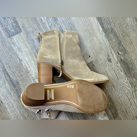 New TOMS Lunata Bootie Women's Zip Boots, Suede Perforated - Picture 4 of 6